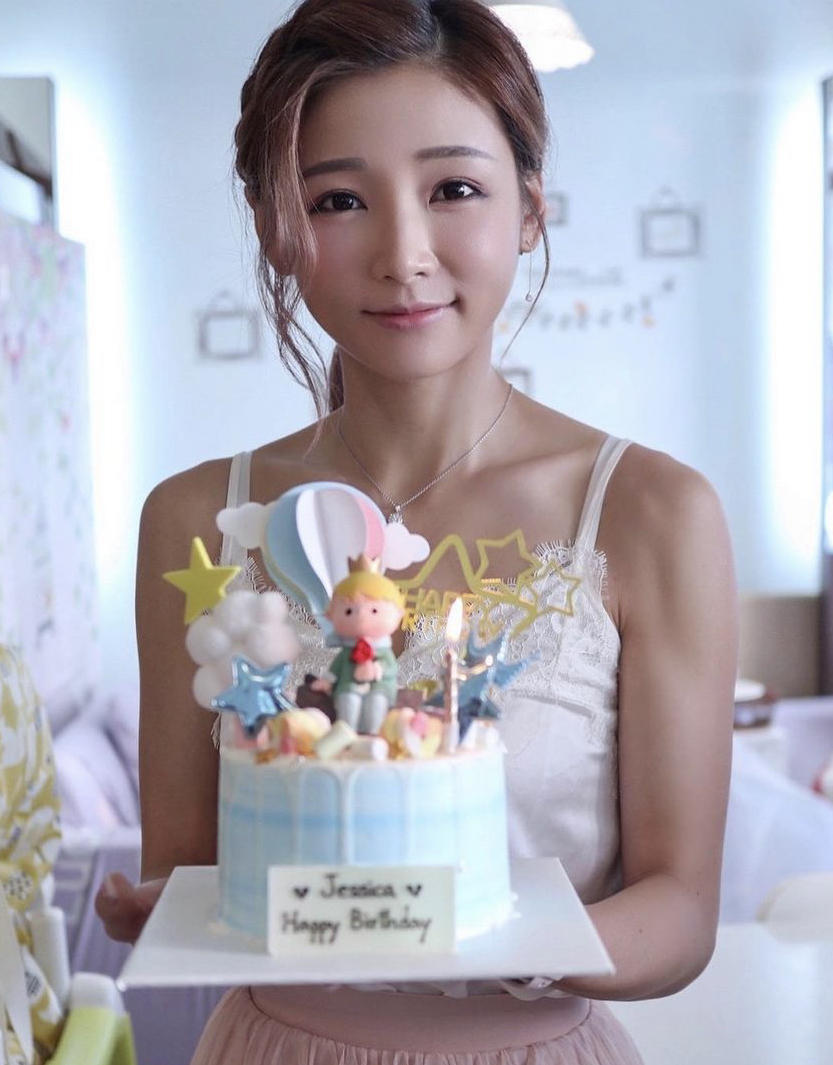 甜蜜简淑儿生日获男友亲自教开飞机低调秀爱被网友看好