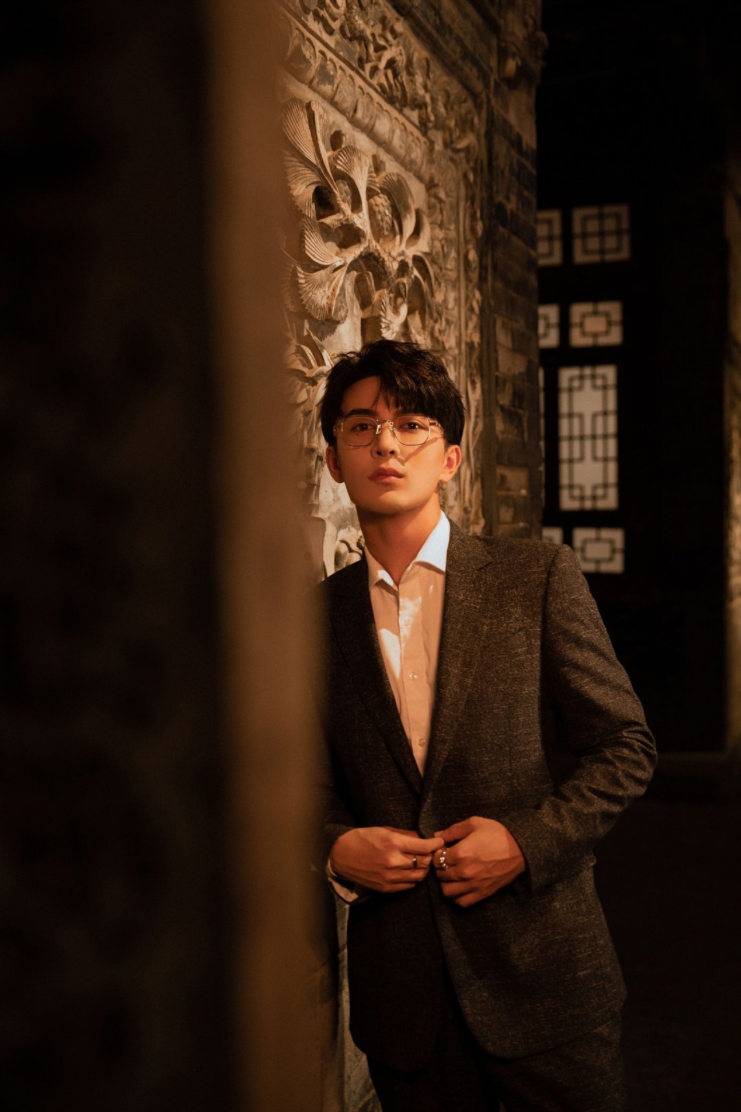 欢娱影视演员米热merxat最新生日写真释出