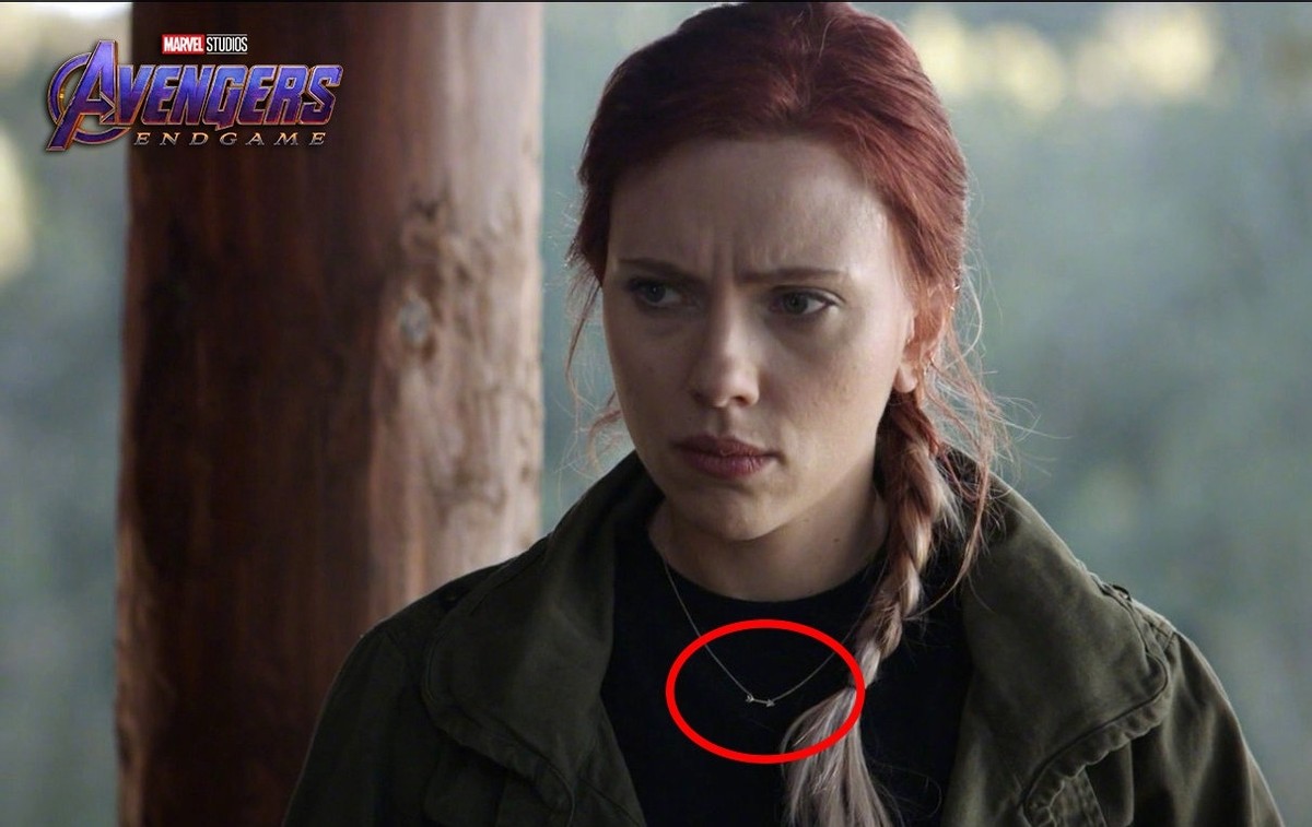 寡姐在黑寡妇电影戴弓箭项链致敬与鹰眼的情谊网友绿巨人呢