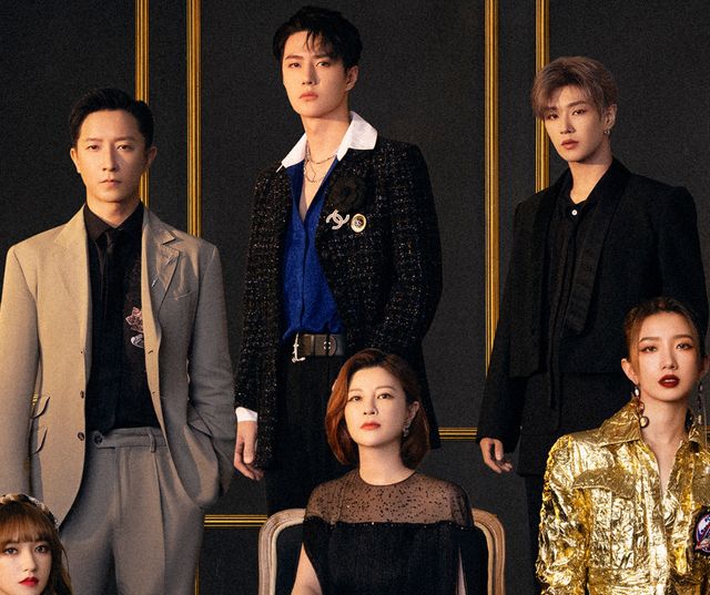 所以说韩庚也算是乐华娱乐的老艺人了,这咖位自然是不会很小的,站在