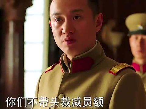 少帅35:喜顺的下场真可怜!被于凤至撵走他委屈的扇自己耳刮子