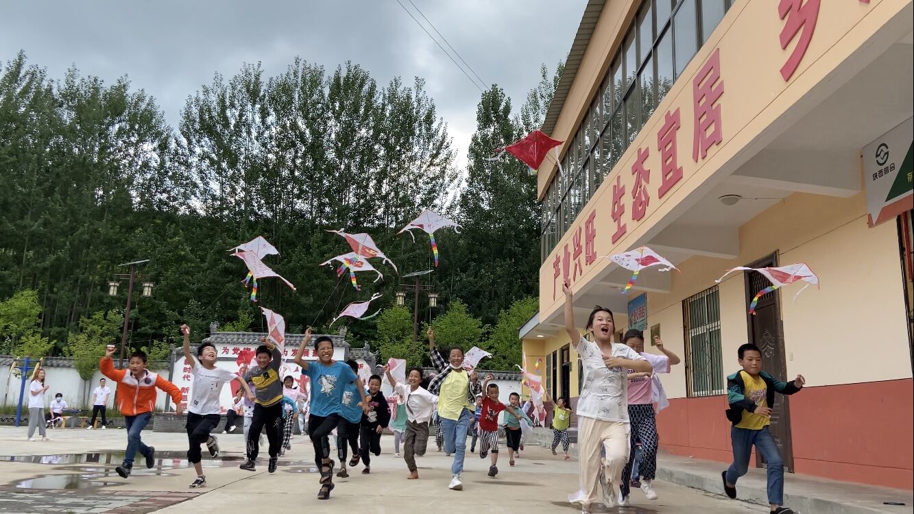 西安建筑科技大学志愿者走进太白县开展支教活动休闲区蓝鸢梦想 - Www.slyday.coM