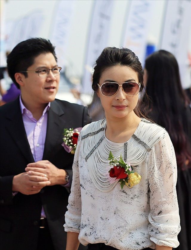 郭晶晶以“评委身份”参加东京奥运会,穿深色好庄严,有点起范了休闲区蓝鸢梦想 - Www.slyday.coM 郭晶晶以“评委身份”参加东京奥运会,穿深色好庄严,有点起范了休闲区蓝鸢梦想 - Www.slyday.coM