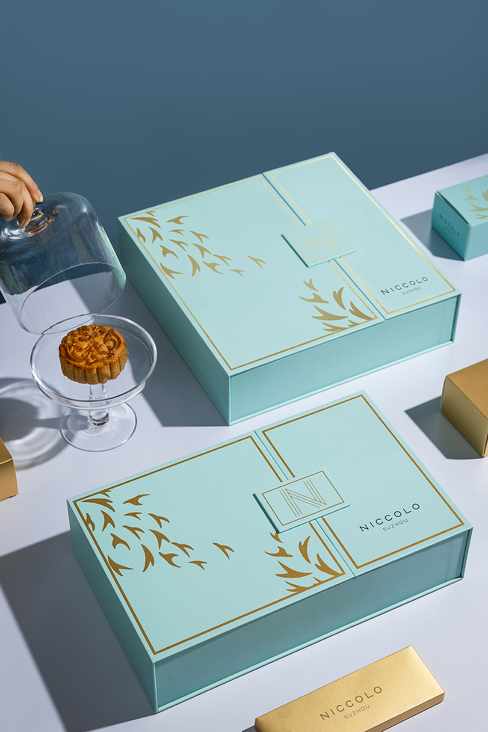 苏州尼依格罗酒店月饼礼盒礼盒的设计灵感来自于尼依格罗艺术品,将