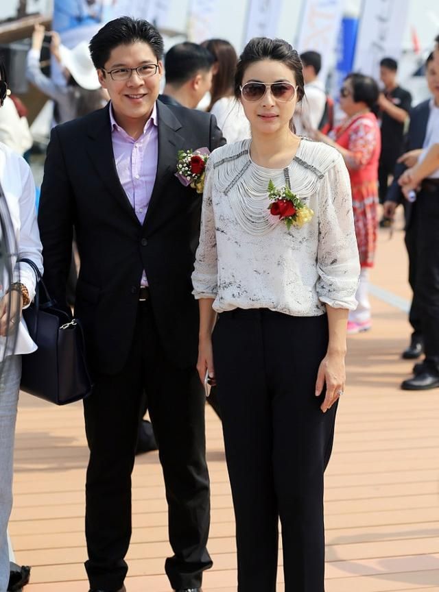 郭晶晶以“评委身份”参加东京奥运会,穿深色好庄严,有点起范了休闲区蓝鸢梦想 - Www.slyday.coM 郭晶晶以“评委身份”参加东京奥运会,穿深色好庄严,有点起范了休闲区蓝鸢梦想 - Www.slyday.coM