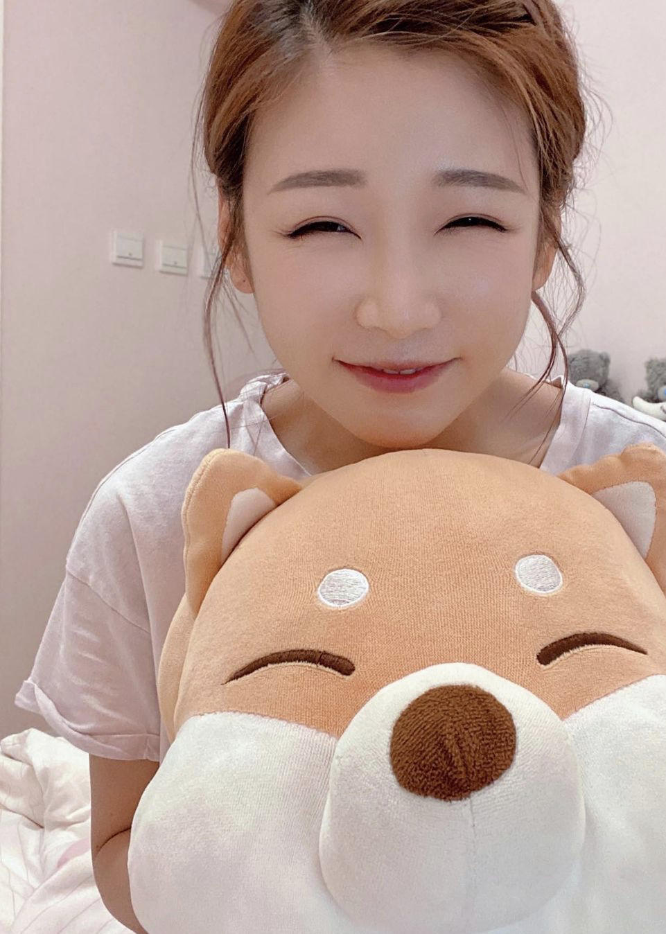 就在早前,古装剧《一笑渡凡间》中,简淑儿饰演的女工转变成富家千金的