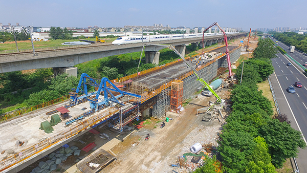 南沿江城际铁路南京段首个现浇连续梁浇筑完成