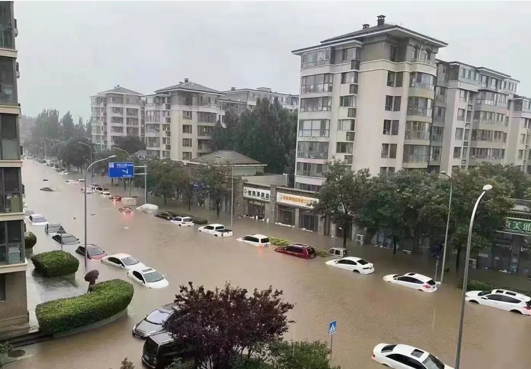 海淀区北京保利西山林语内涝严重(图片来自网络)北京7月,历来多雨