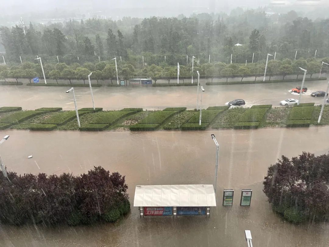 郑州突降史上首次特大暴雨防汛应急响应提至i级河南多地受灾