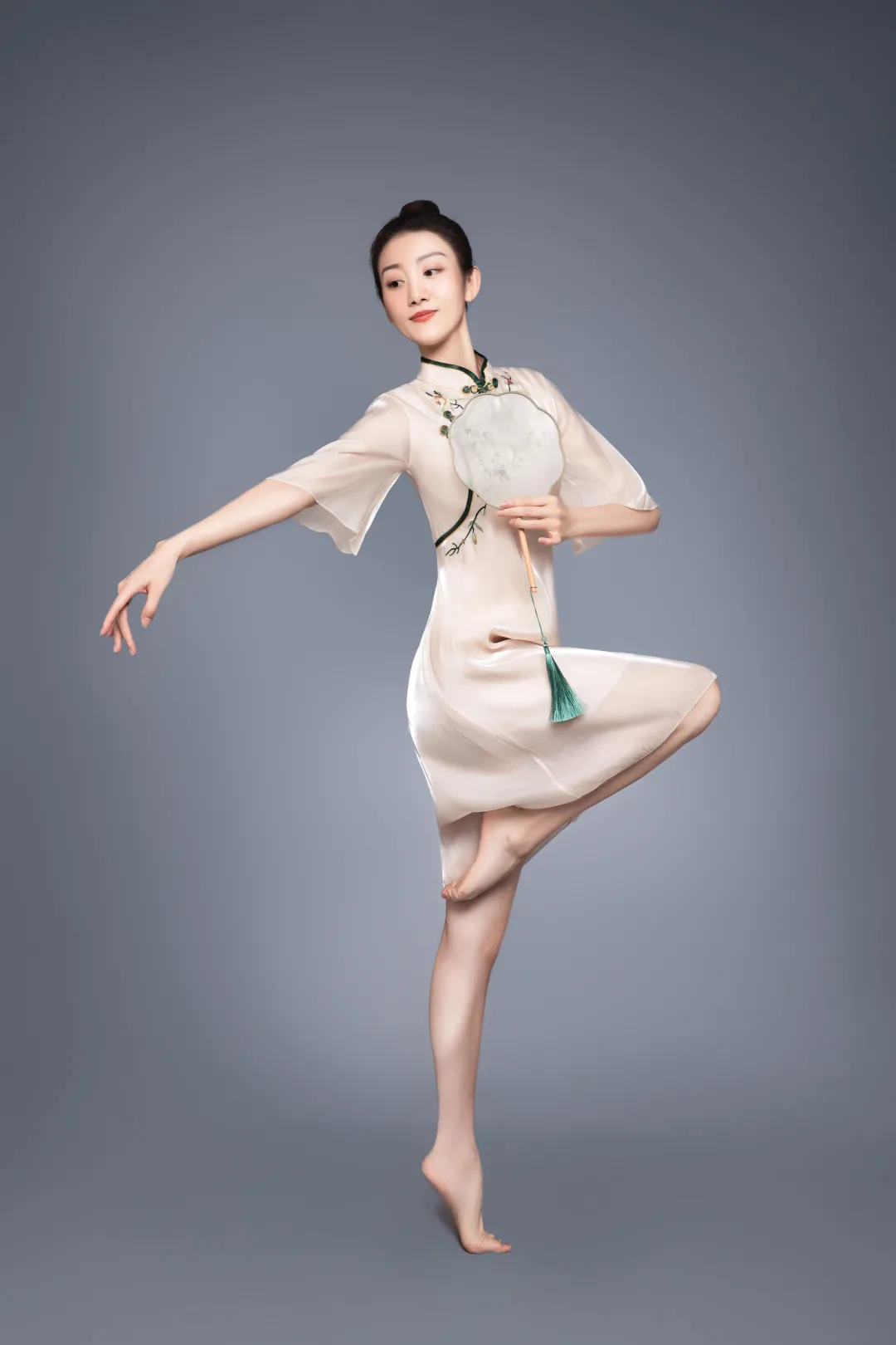 金媛媛,毕业于天津音乐学院,深圳歌剧舞剧院舞蹈演员.