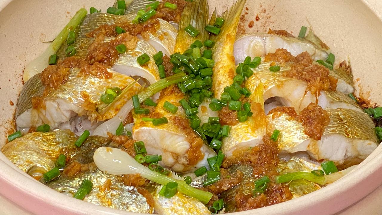 吃过一吃念念不忘的姜蓉黄花鱼,做法非常简单不怕粘锅,太好吃了