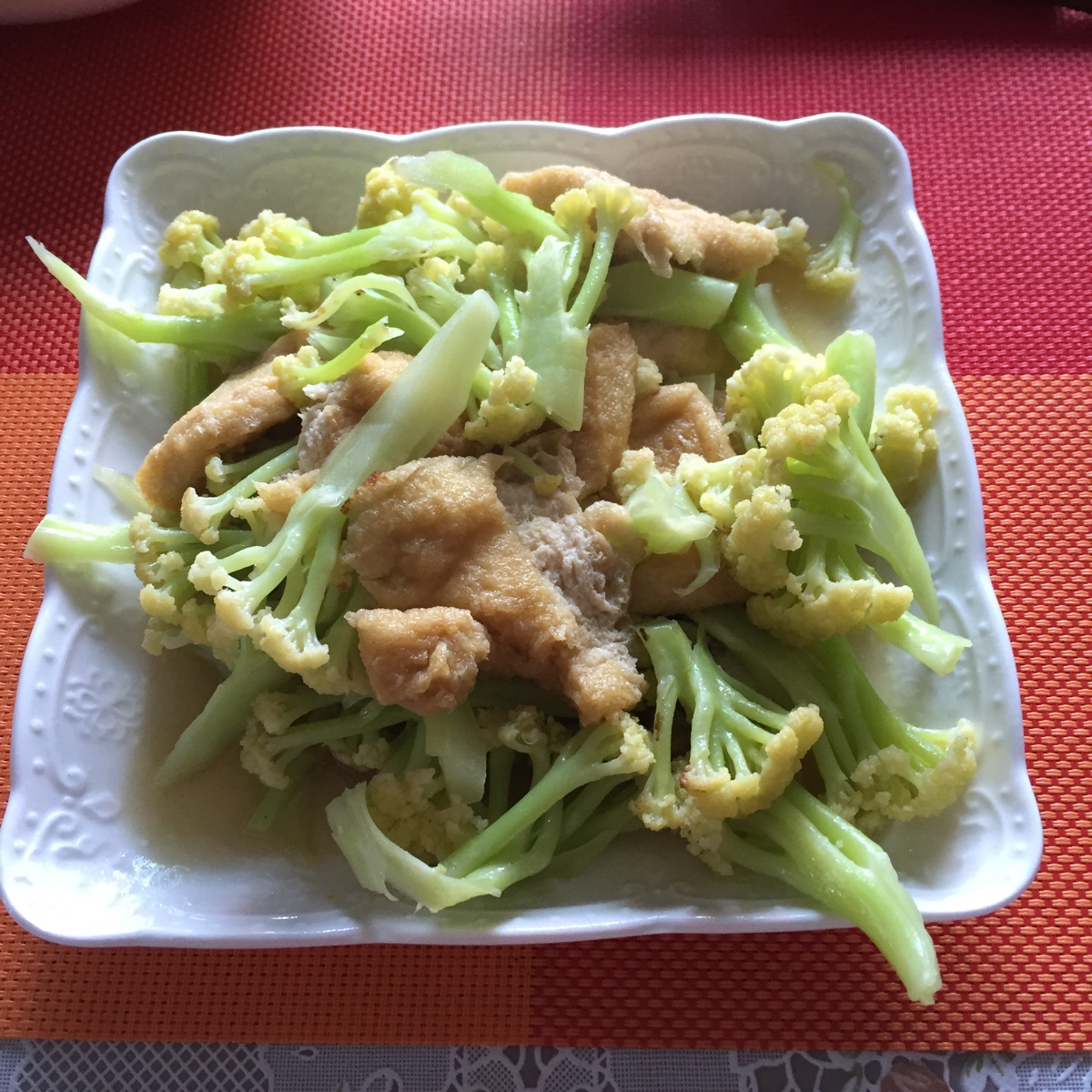 花菜油豆腐炒鸡丁