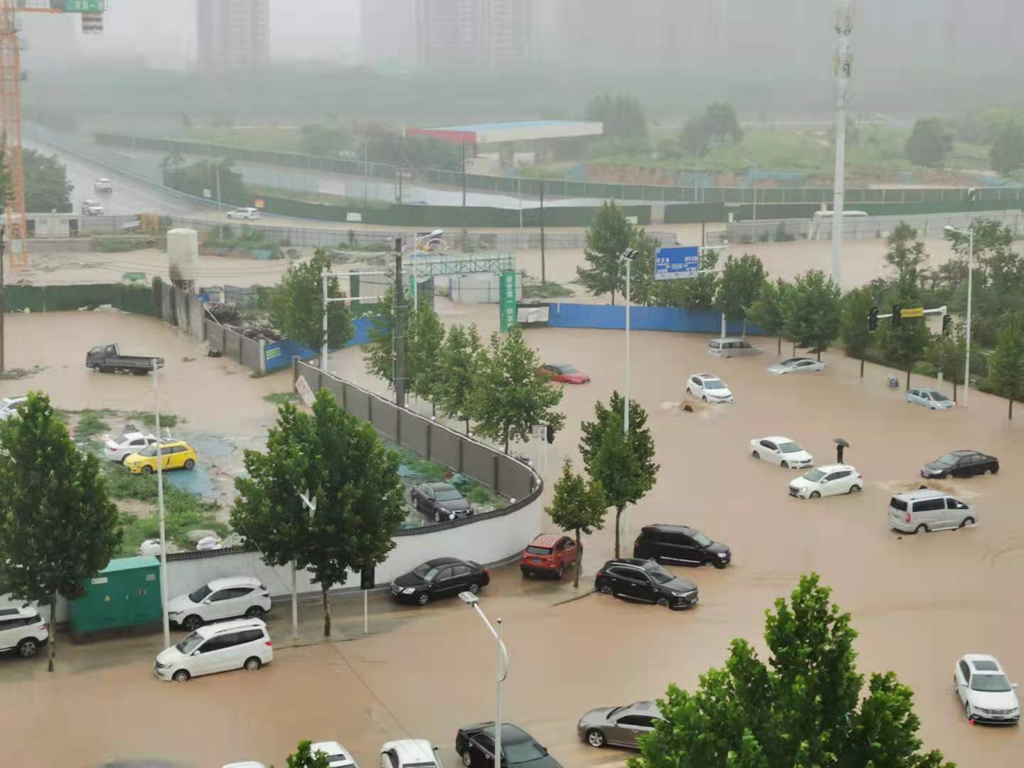 郑州暴雨现场图片