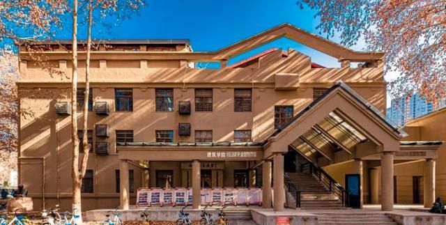 全面分析西安建筑科技大学和西安理工大学哪个好!休闲区蓝鸢梦想 - Www.slyday.coM