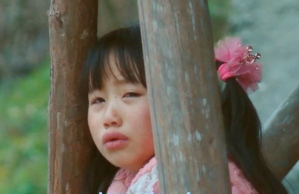 4年后变形计丽姐近照曝光与城市哥哥同框被赞女大十八变