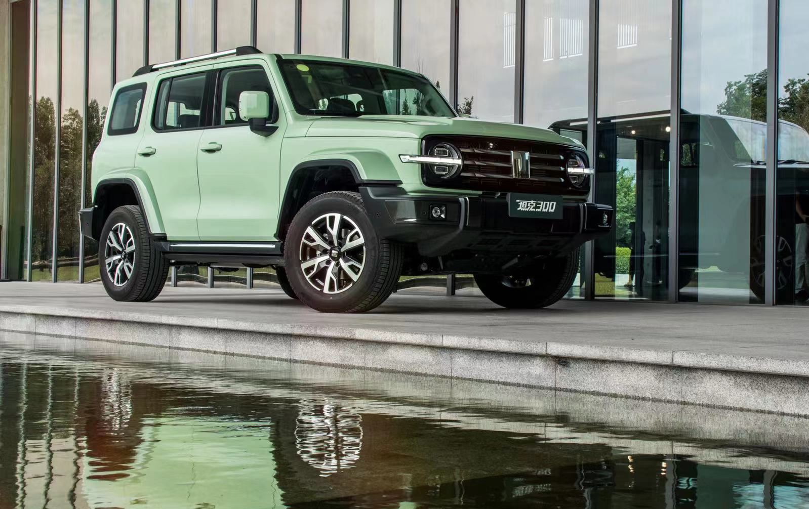 牛车网试驾坦克300城市版-新浪汽车