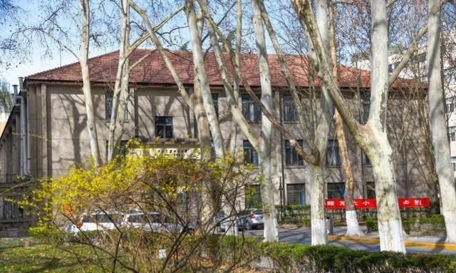 全面分析西安建筑科技大学和西安理工大学哪个好!休闲区蓝鸢梦想 - Www.slyday.coM