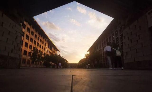 全面分析西安建筑科技大学和西安理工大学哪个好!休闲区蓝鸢梦想 - Www.slyday.coM