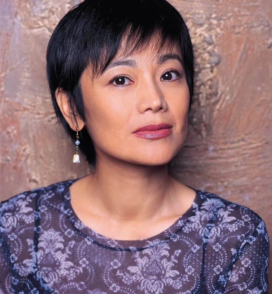 "神仙姐姐"朱宝意晒聚会照,张艾嘉携夫现身,富豪老公长发抢镜|朱宝意|