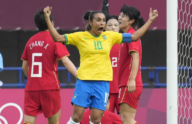 35岁玛塔又进球了!涂口红惊艳,差点半场3-0中国,贾秀全压力大