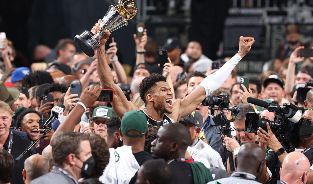 狂轰50 14荣膺fmvp!字母率队连扳四场!雄鹿时隔50年再夺冠!|太阳队|雄