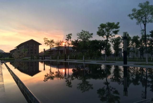 全面分析西安建筑科技大学和西安理工大学哪个好!休闲区蓝鸢梦想 - Www.slyday.coM