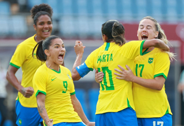 35岁玛塔又进球了!涂口红惊艳,差点半场3-0中国,贾秀全压力大