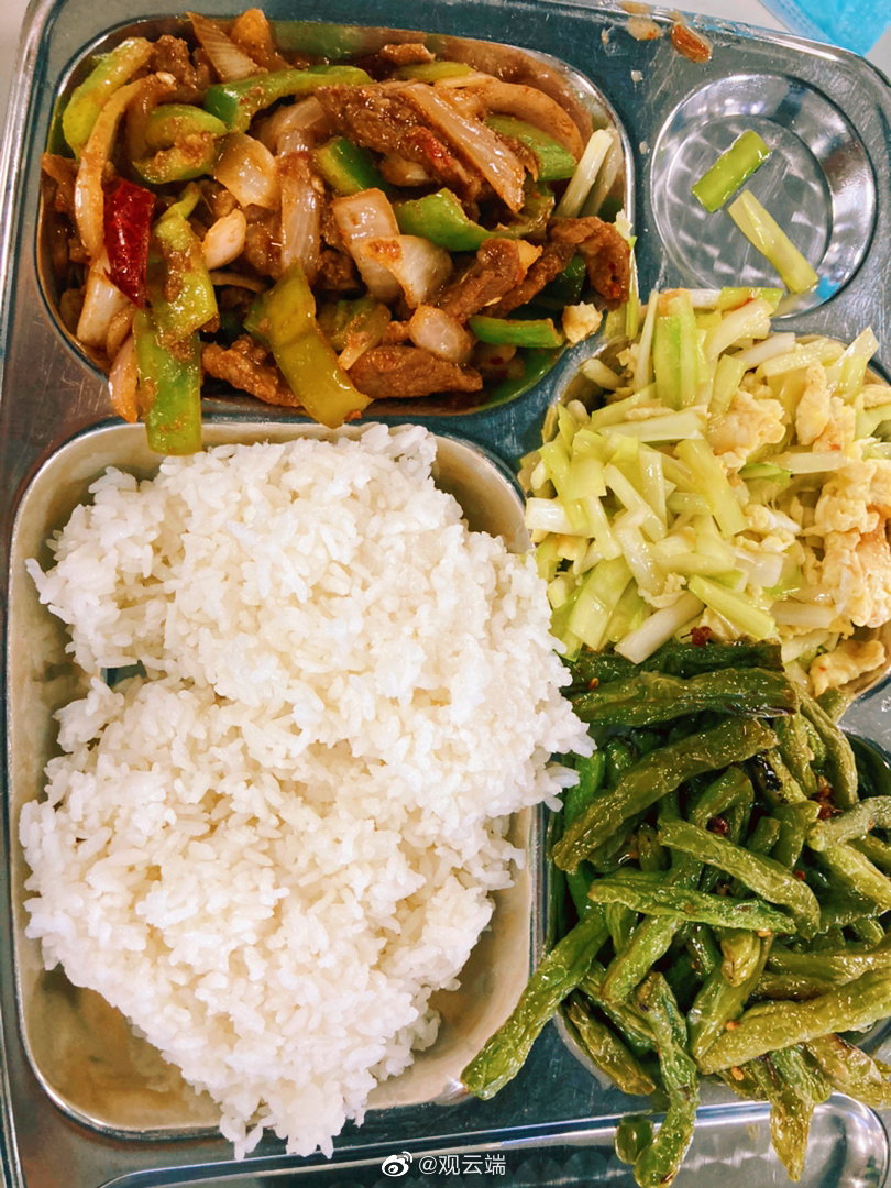 晚饭时间点了,t2航站楼今天的员工餐是这样子