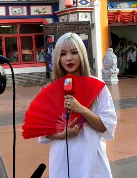 近日,拥有着两千多万的大网红刀小刀就因一个路人的