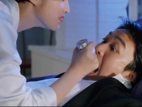 逃学威龙女杀手刺杀周星星不料却把自己害死了可惜了