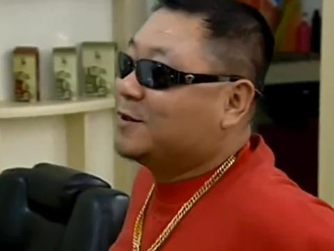 辽北第一狠人彪哥理发店耍横,怎料遇到更横的,彪哥瞬间怂了