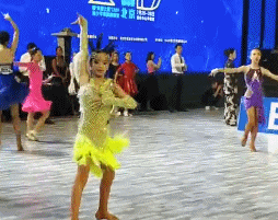 《爸爸去哪儿》5 年后，钟丽缇女儿近照曝光：有这样的孩子，稳了休闲区蓝鸢梦想 - Www.slyday.coM