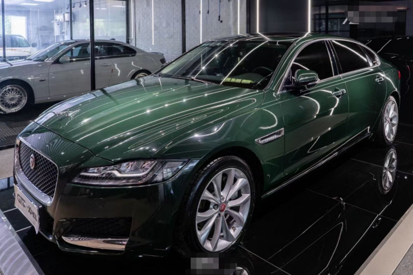 膜呗改色案例:捷豹xf改色翡翠绿 真的如宝石一般