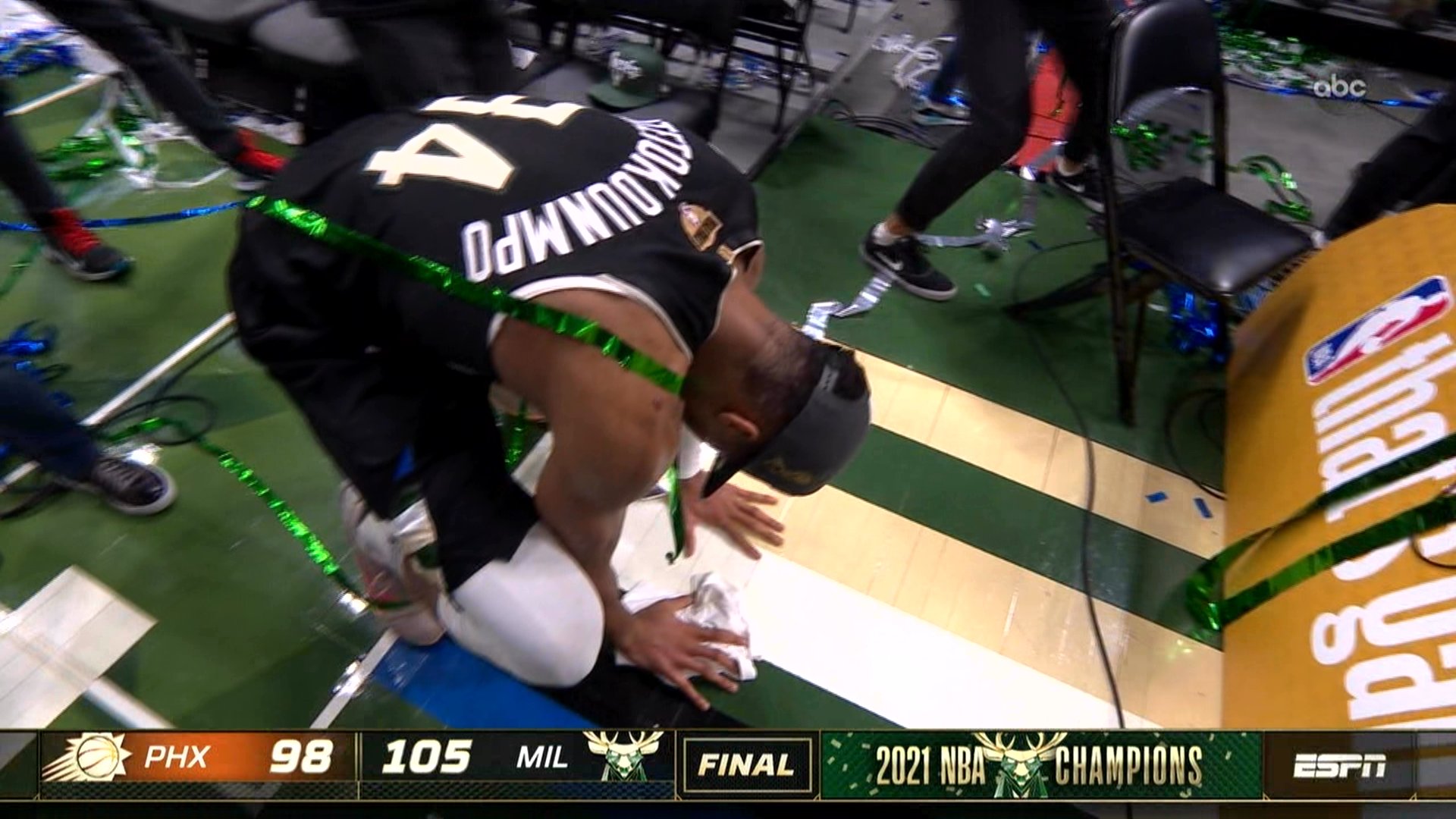 全场比赛,字母哥打了42分钟,25投16中,三分球3中