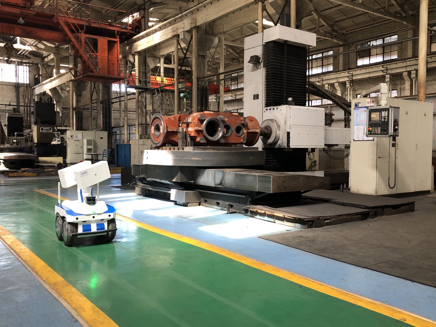 山西煤矿机械制造股份有限公司利用5g 工业互联网平台操控机床.