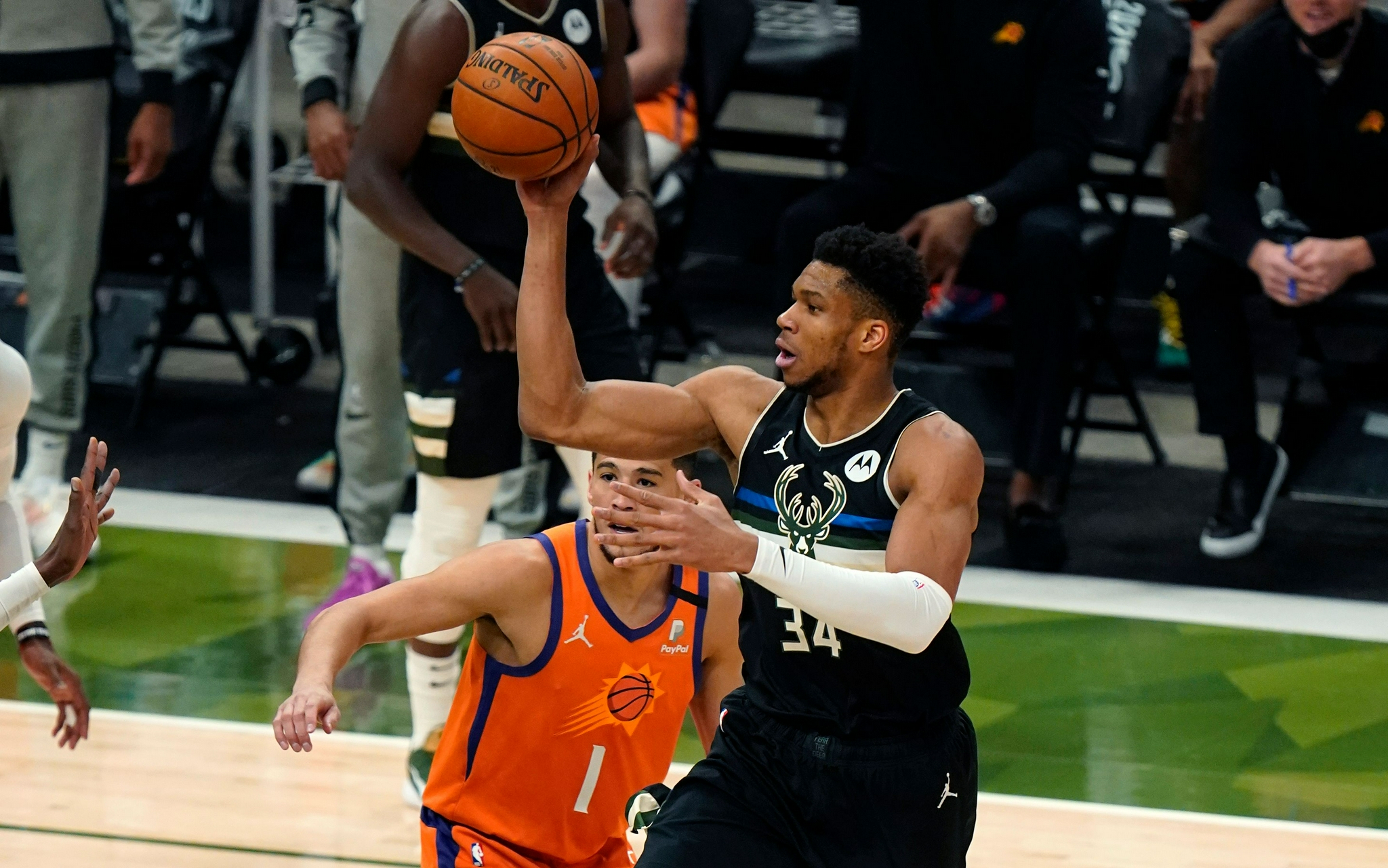 正文  新京报讯 北京时间7月21日,2020-2021赛季nba总决赛第6场对决在