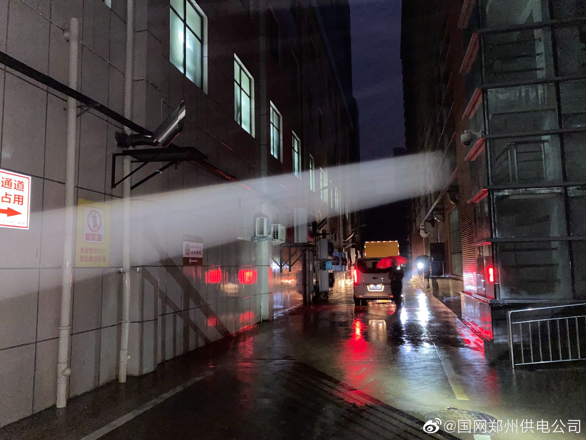 7月20日晚,有网友发布信息称郑州大学第一附属医院停电,心电监护和