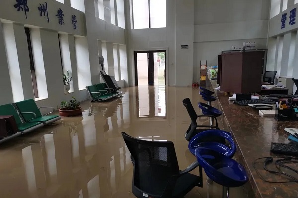 积水中的郑州市检察院案件管理大厅