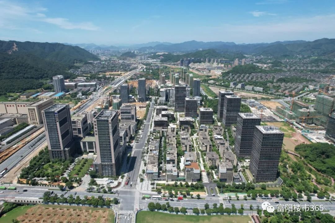 银湖科技城-赵智斌摄3作为融杭桥头堡堡尖的银湖科技城,承接了大量