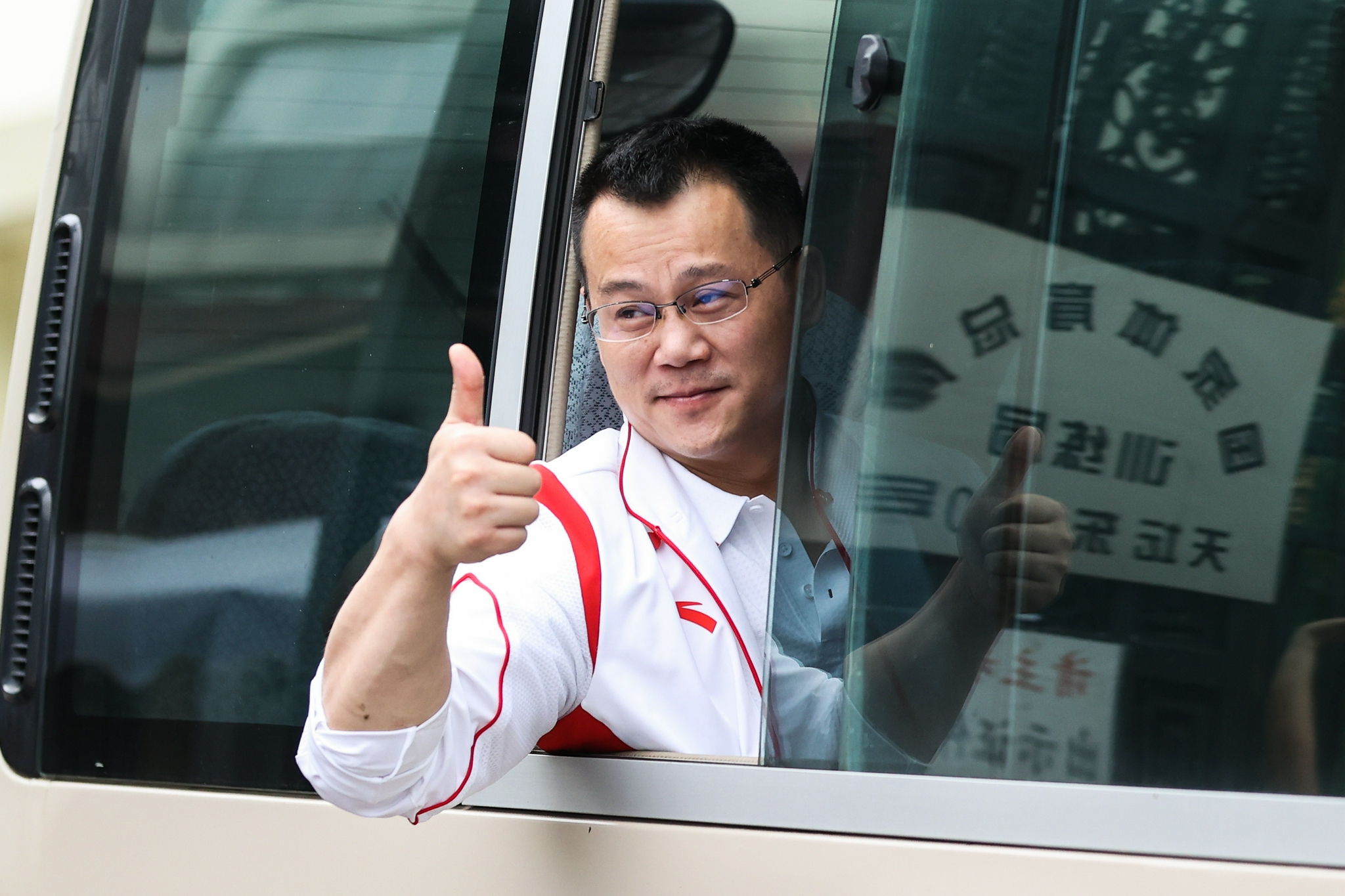 在结束东京的首次赛前训练后,中国举重队女队主教练张国政表示,感谢