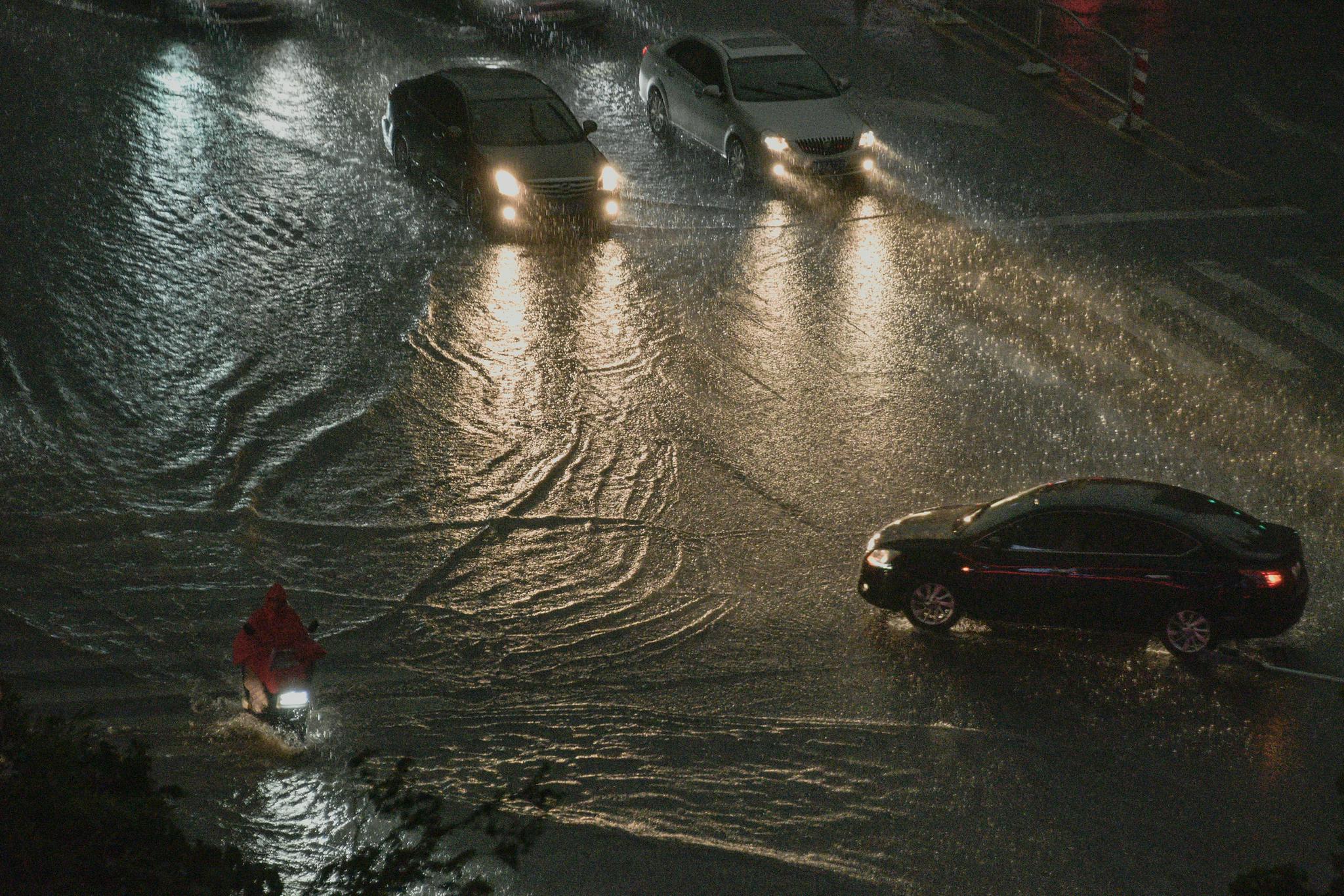 暴雨下的郑州:gdp北方第四,排在青岛之后,拥河南1/3上市公司