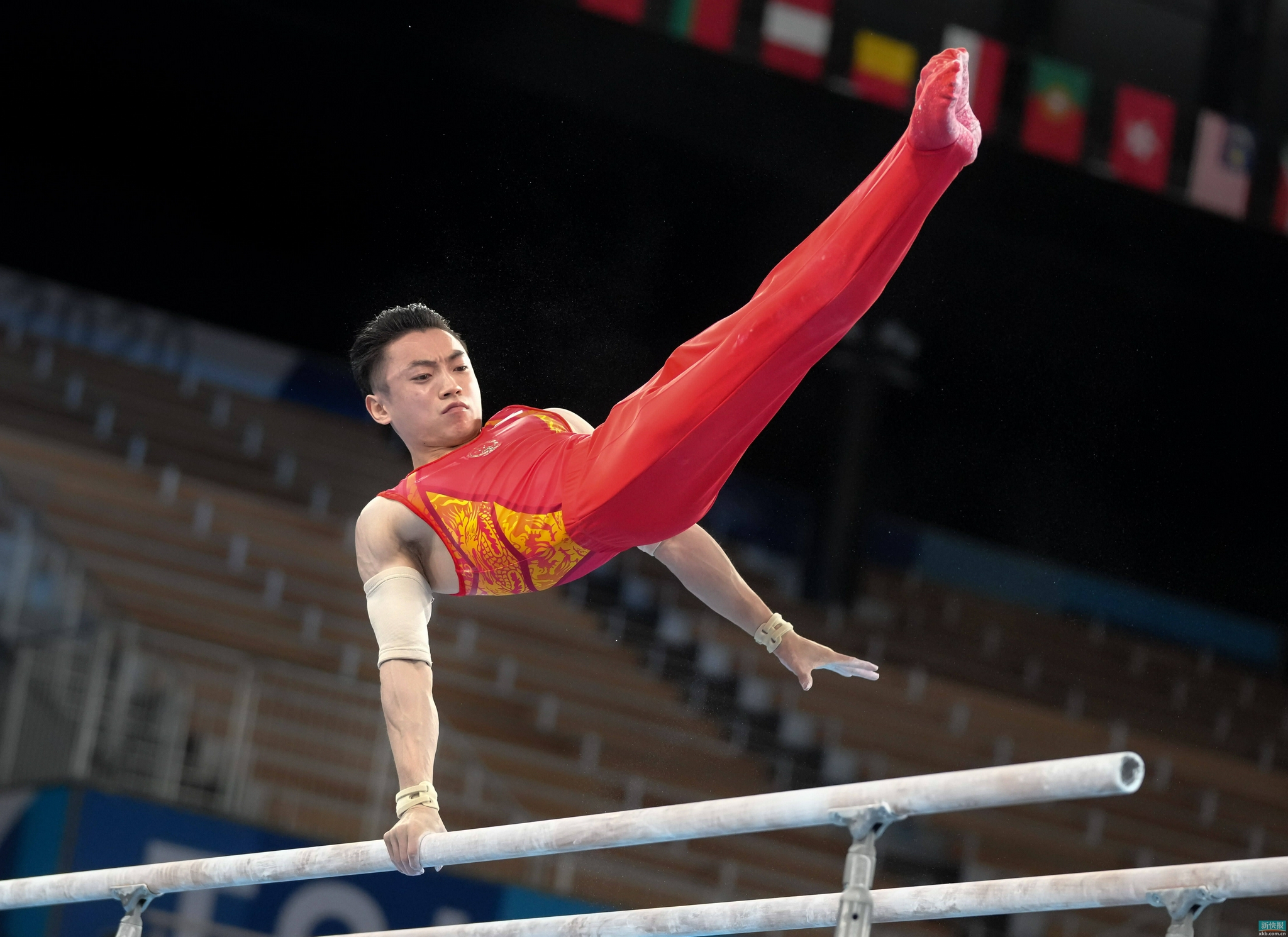 图集备战东京奥运会中国男子体操队进行赛台训练