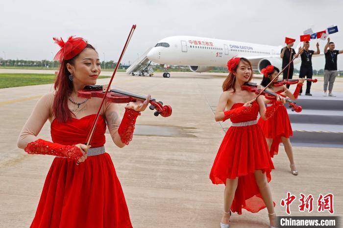 东航接收空客首架在中国交付的A350飞机。殷立勤 摄