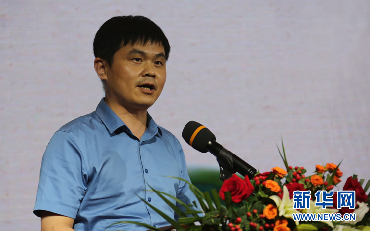 萧县县委副书记,县长朱新华致辞.