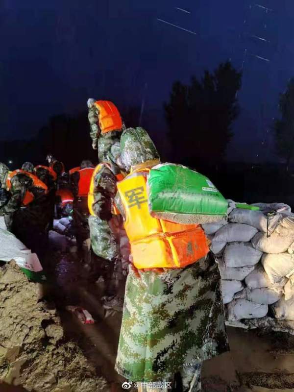 风雨有我在！中原火箭军来了！中部战区派出空降兵等多支部队驰援郑州！休闲区蓝鸢梦想 - Www.slyday.coM