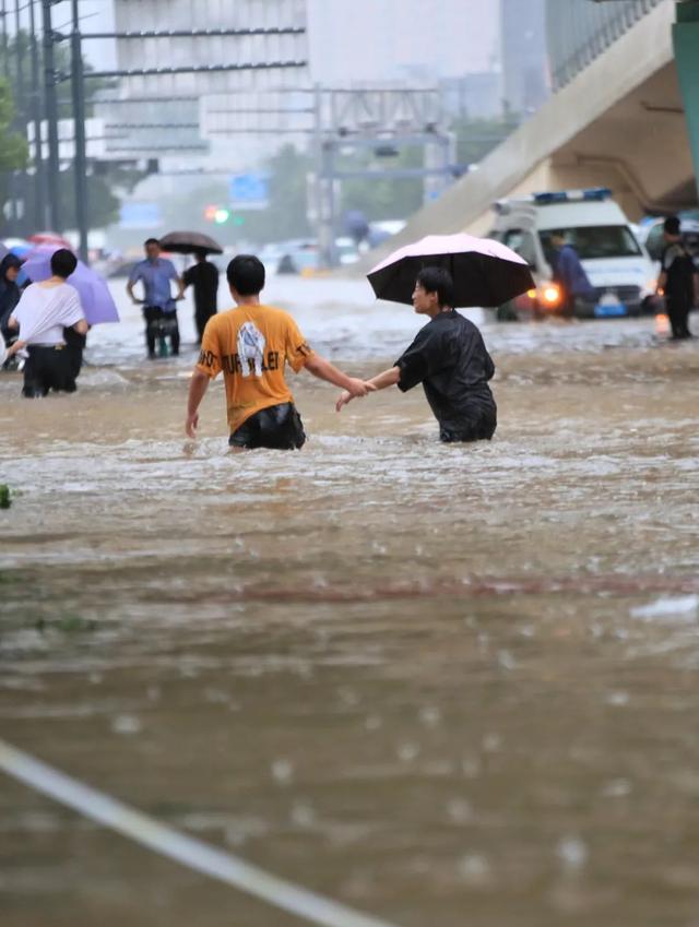 九位河南暴雨亲历者的讲述