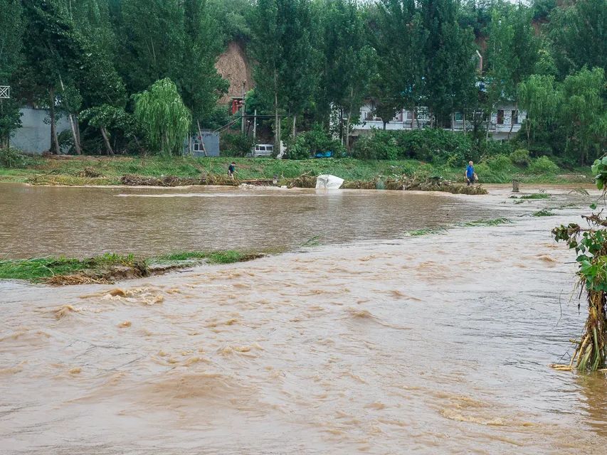 荥阳汜水救灾现场纪实