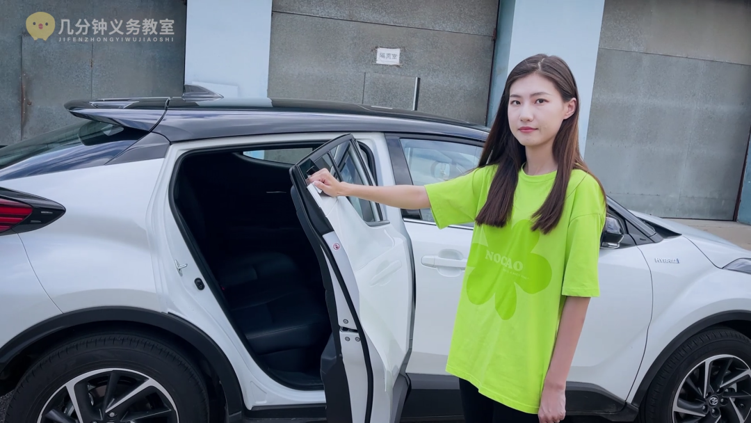 种写法,但我们不愿意写,嘲笑这车空间小就跟嘲笑管桐白痴一样胜之不武