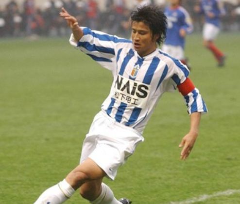 他是中国卡洛斯,18年前转会费上千万,31岁当打之年却匆匆退役|吴承瑛