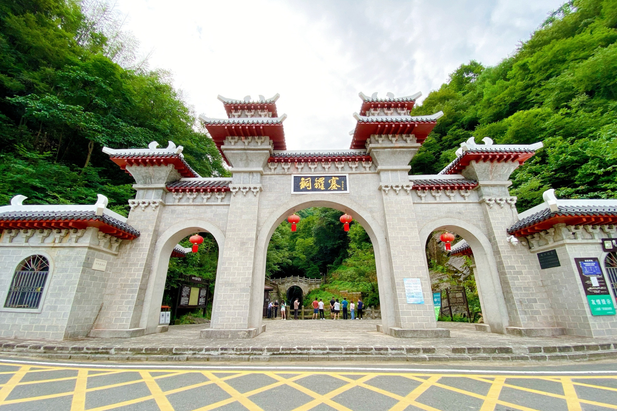 霍山有一处秘境因汉武帝的一场梦而得名享有小黄山的美誉